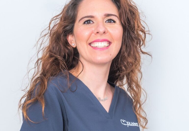 Almudena Banegas - Dentista | MOLIDENT